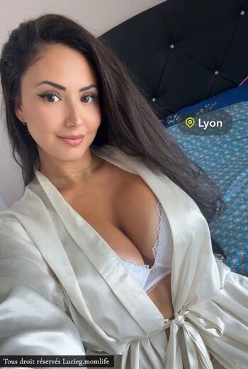 Full leaked Sexy brune private onlyfans photo