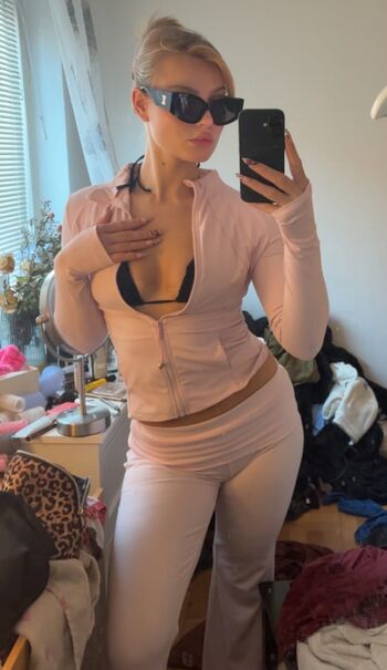 Full leaked Siri private onlyfans photo