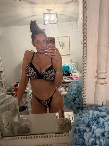 Full leaked Skye hotwife private onlyfans photo