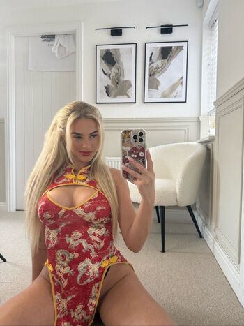 Full leaked Sophie aspin private onlyfans photo