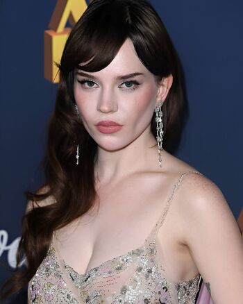 Full leaked Sophie thatcher private onlyfans photo