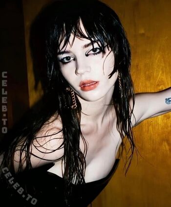 Full leaked Sophie thatcher  page private onlyfans photo
