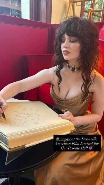 Full leaked Sophie thatcher page private onlyfans photo