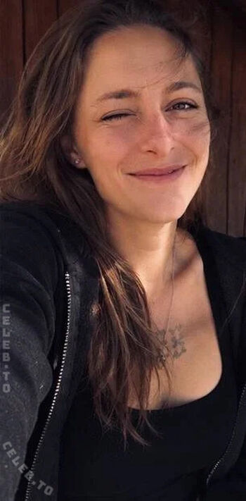 TeenLeonie18