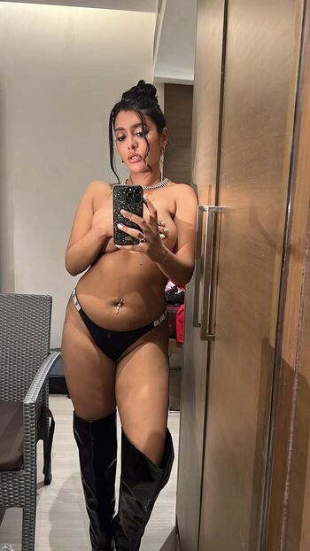Full leaked Thea d suuza private onlyfans photo