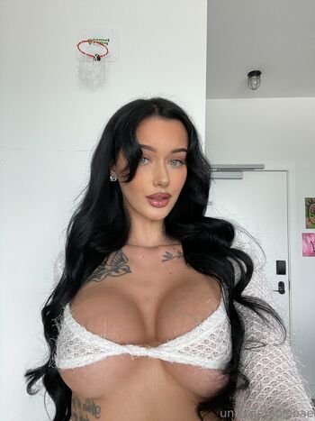 Full leaked Unforgetablebae private onlyfans photo