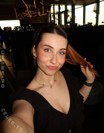 Full leaked Veylarenee private onlyfans photo
