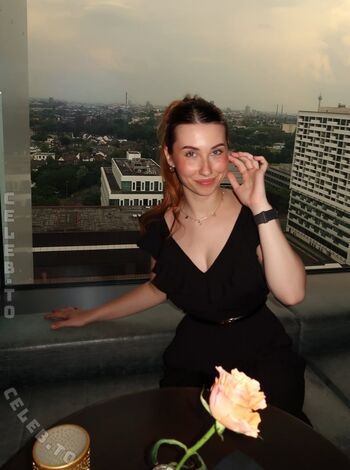 Full leaked Veylarenee private onlyfans photo