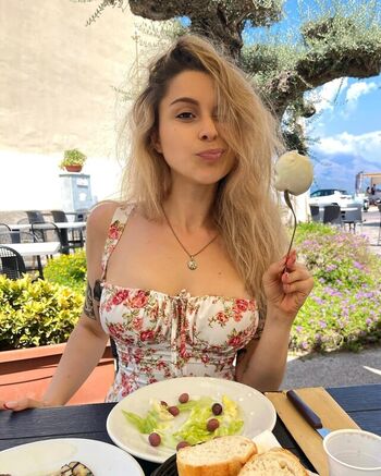 Full leaked Voghelita private onlyfans photo