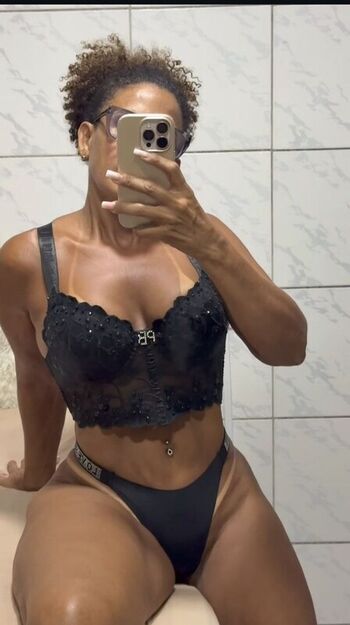 Full leaked Vovo pzu page private onlyfans photo