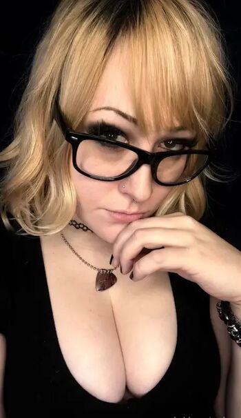 Full leaked Whisperingpizza asmr private onlyfans photo