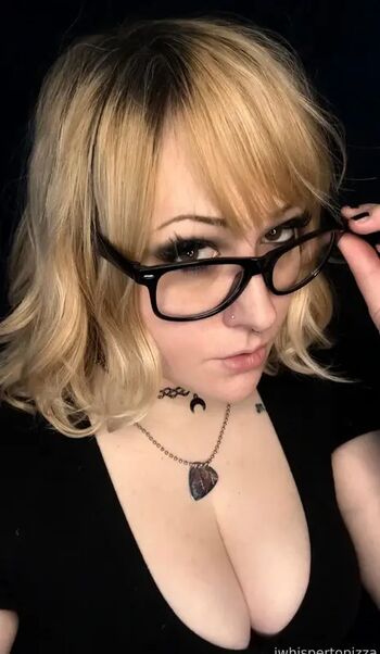 Full leaked Whisperingpizza asmr private onlyfans photo