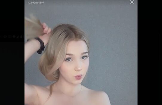 Full leaked Niantutu/ private onlyfans photo