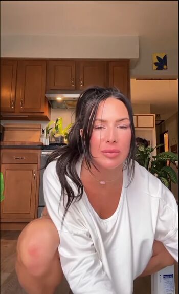 Who Is This Beautiful Mom