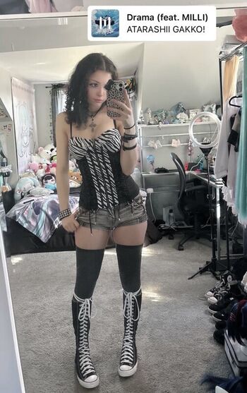 xenluvsmiku