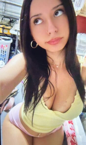 Full leaked Xozeliiiaa private onlyfans photo