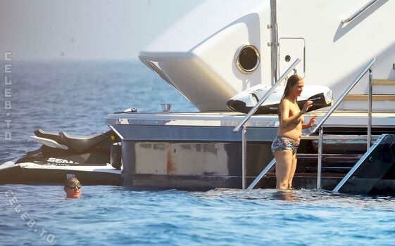 Full leaked Yasmin le bon private onlyfans photo
