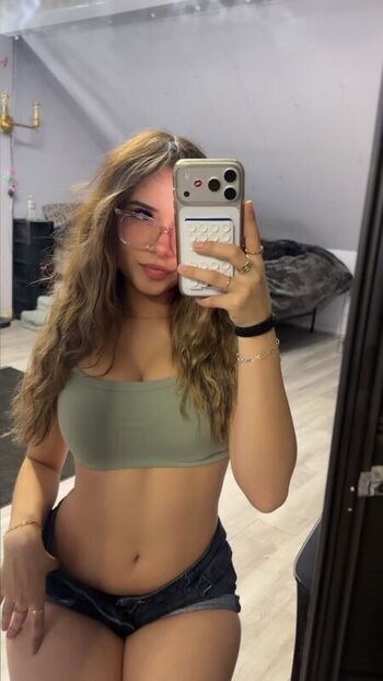 Full leaked Yessseeeniiaa private onlyfans photo