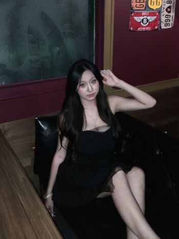 Full leaked Yiluo private onlyfans photo