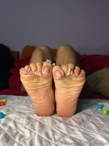 Full leaked Yiyi feet private onlyfans photo
