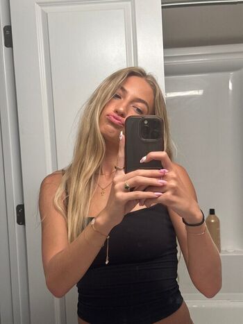 Full leaked Yolobunny private onlyfans photo
