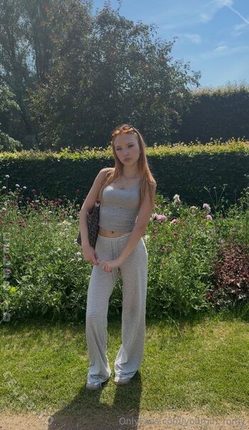Yourgirl_Romy