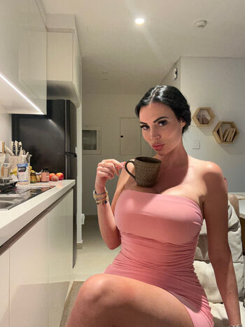 Full leaked Yvonne bar page private onlyfans photo