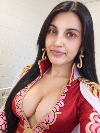 Full leaked Zufi khan private onlyfans photo